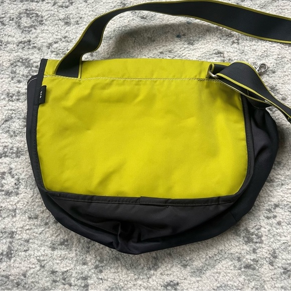 Sherpani Milli Crossbody Bag Nylon Messenger Bag Diaper Travel Bag Green/Blue - Picture 4 of 14